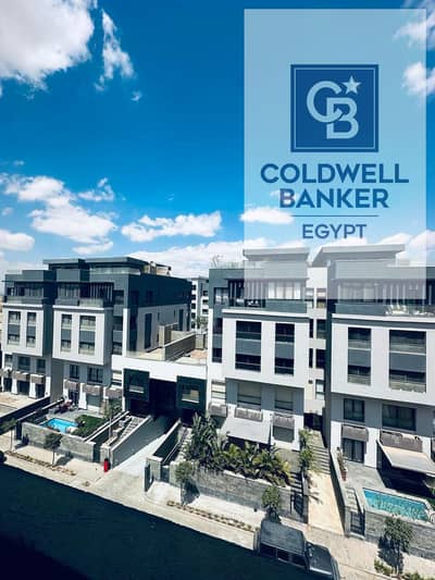 دوبلكس مميز 170م + جاردن 45 م + روف للبيع بسعر خاص داخل Trio Gardens – التجمع الخامس