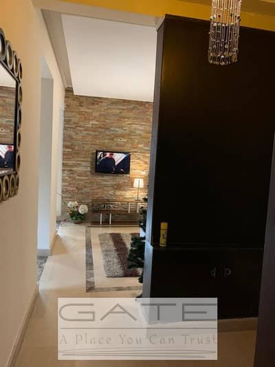 شقة للبيع في الدقي متشطبة وجاهزة بالفرش والأجهزة  مميزة أمام فندق شيراتون، بشارع التحرير، وبجوار النيل