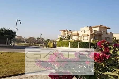 قصر يسيل في كمبوند رويال سيتي بموقع مميز ف الكمبوند ارض مساحة 1400 مباني موقع علي ميدان كبير و المحور و زايد برايم لوكيشن