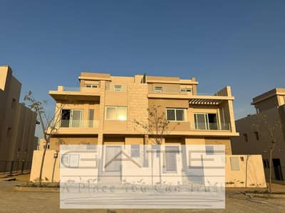 Twin house for sale in one of the most prestigious compounds in 6th of October City, in Towny Hyde Park. Immediate delivery.