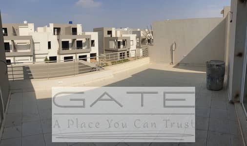 Townhouse for sale at the lowest price, resale, middle unit, ultra-super-lux finishing, with 7 air conditioners, in Woodville Golf Extension Compound