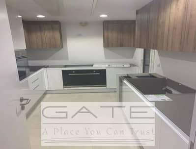 شقة للبيع داخل كمبوند زد ويست الشيخ زايد - تشطيب كامل بالتكيفات والمطبخ واستلام قريب - بموقع ممتاز داخل المشروع مناسبة للسكن أو الاستثمار