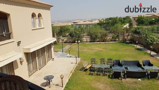 قصر فاخر للبيع في ريينا مع حمام سباحة