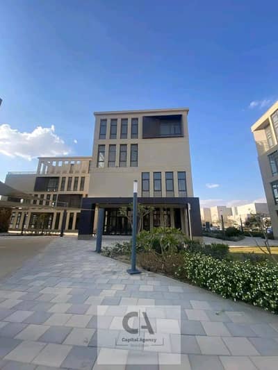 مبنى منفصل للإيجار متشطب بالكامل بمساحة 700م داخل ديستريكت 5 - التجمع الخامس