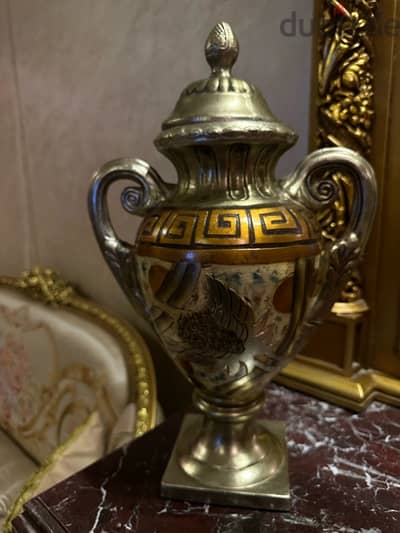 فازة صيني كاس رائعة  فضي في ذهبي فيرساتشي