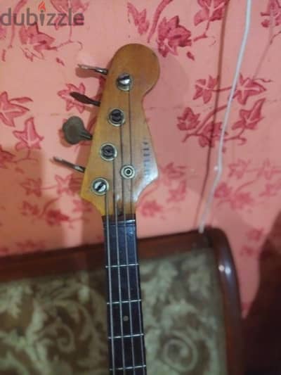 bass guitar