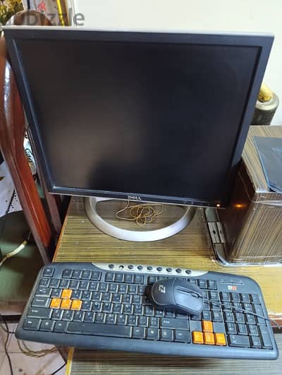 شاشة 19بوصة  DELL ولوحة مفاتيح وماوس