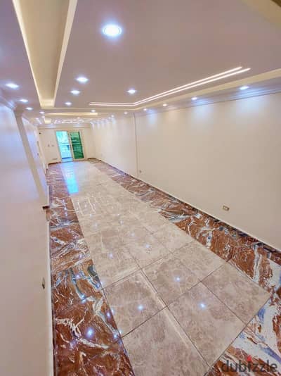 For sale: 160 m² with 3 bedrooms, 3 reception rooms, 2 bathrooms, 12 floors on Al-Issawi Main Street, Miami. Total cost: 4 million and 250 thousand.