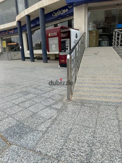 دور كامل فى مول تجارى مرخص فى قلب 6 اكتوبر بجوار قسم ثانى وبجوار سنترال وى يصلح للهايبرات والبنوك والمعارض والشركات الادارية وتشطيب كامل وجهات سكوريت