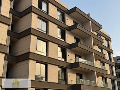 شقتك جاهزه فى قلب نيو زايد تقدر تنزل تعاينها و بمقدم 390.000 جنية و اقساط على 15 سنة