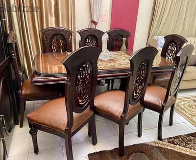 سفره كامله وانتريه وارد جاليرى مشهور بثلث ثمنهم الأصلي
