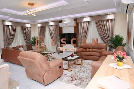 Furnished villa for rent in Madinaty, extra super deluxe finishing, modern furnishings, close to services.
