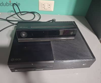 Xbox one + kinect بدون دراعات بحاله ممتازة