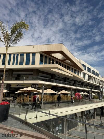 Administrative Office for Sale – Immediate Delivery in West Gate Mall, 6 October