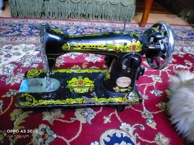 ماكينة خياطة سينجر بحالة. ممتازة