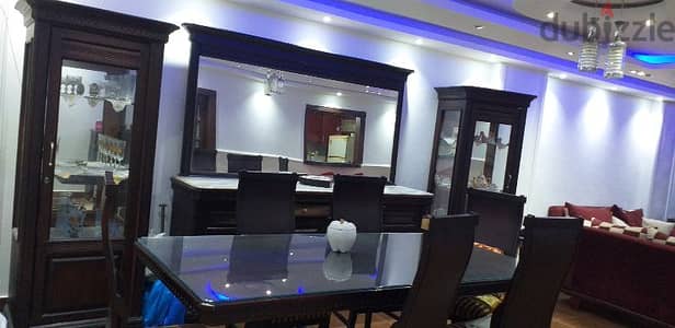 غرفه سفرة حاله ممتازة خشب زان