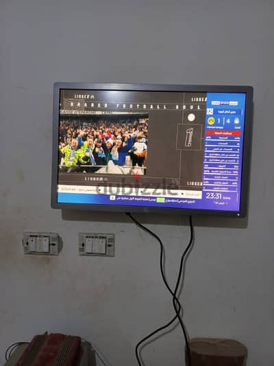 شاشه hp24بوصه  استيراد تشتغل تلفزيون معاها المحول وحامل للحائط