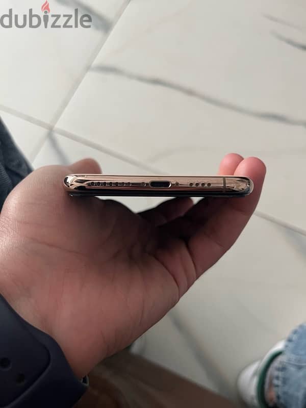 iphone xsmax 4