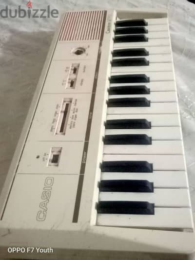 بيانو casio يابانى  وارد الخارج بحاله ممتازه ومعا الادبتور الخاص