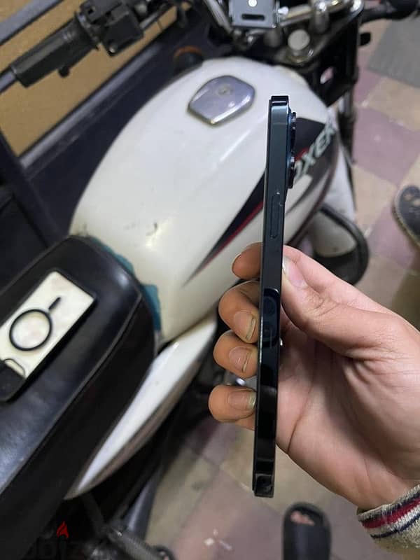iphone 12 pro max 4