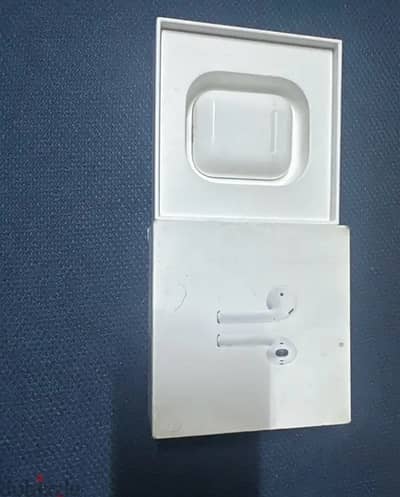 Airpods 2 حالة ممتازة بالعلبة