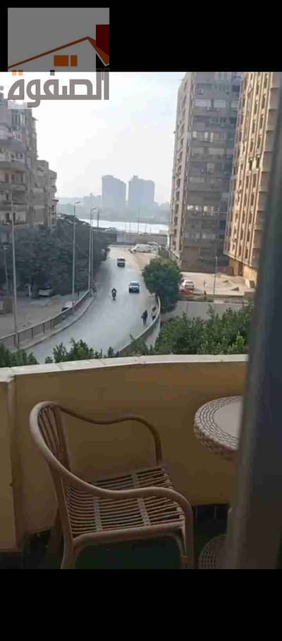 شقه للايجار المفروش كورنيش المعادي تري النيل موقع مميز وراقي بجانب للداءري ونادي المحامين وقريب لمدخل المعادي وهيلتون رمسيس قريب لكل الخدمات