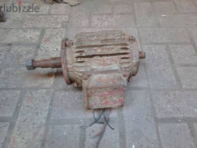 موتور حركة واحد و نص  حصان ٣٨٠ فولت ملف نحاس جسم ظهر