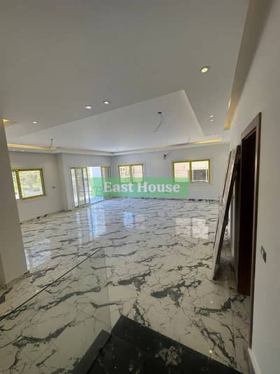 Villa for sale in Madinaty ultra-super-lux finishing very close to services and South Park ready to move in and at a bargain price