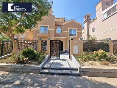 بموقع خيالي علي اللاجون فيلا جاهزة للمعاينة للبيع في ذا سكوير التجمع - القاهرة الجديدة