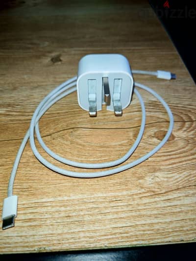 apple original adapter and cable شاحن ايفون اصلي معاه الوصلة الاصلية