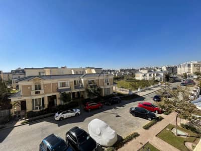 تاون هاوس 274م + 100م حديقة + 100م روف موقع متميز بكمبوند ماونتن فيو هايد بارك Mountain view hyde park