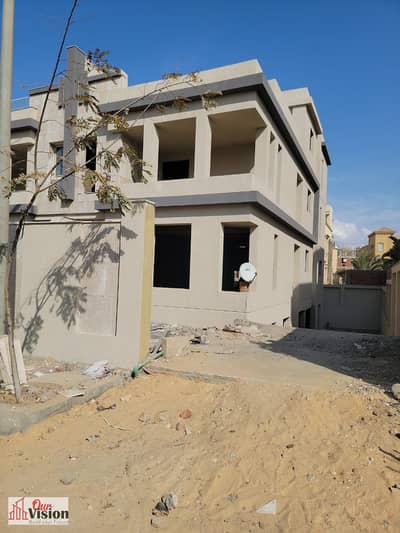 توين هاوس - كمبوند لافيدا _ طريق مول مصر _ التوسعات الشرقية  Twin house - Lavida compound  استلام فوري   ٧ غرف + ملحق خارجي للخدم    مساحة الأرض: 337