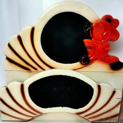 سرير أطفال شكل Mickey Mouse بحالة ممتازة + تنجيد