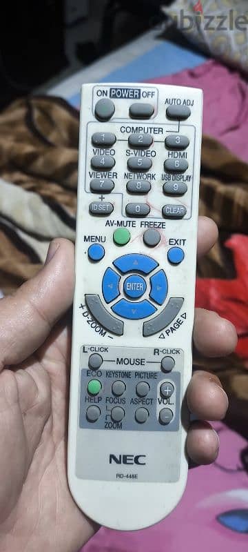 ريموت بروجيكتور كل واحد فيهم لوحده بسعره لوحده  المكان حدائق حلوان