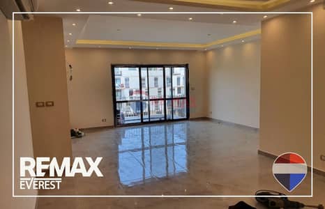 340m Penthouse with kitchen and acs in Courtyard Sodic