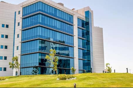 مبني ادارى standalone - للبيع بالتقسيط على 4 سنوات مساحة المبني 6200 متر بالقرية الذكية بجوار اكبر الشركات العالمية والبنوك والكول سنتر