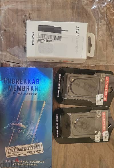 S10 + plus 3 screen protectors + camera screen + charger