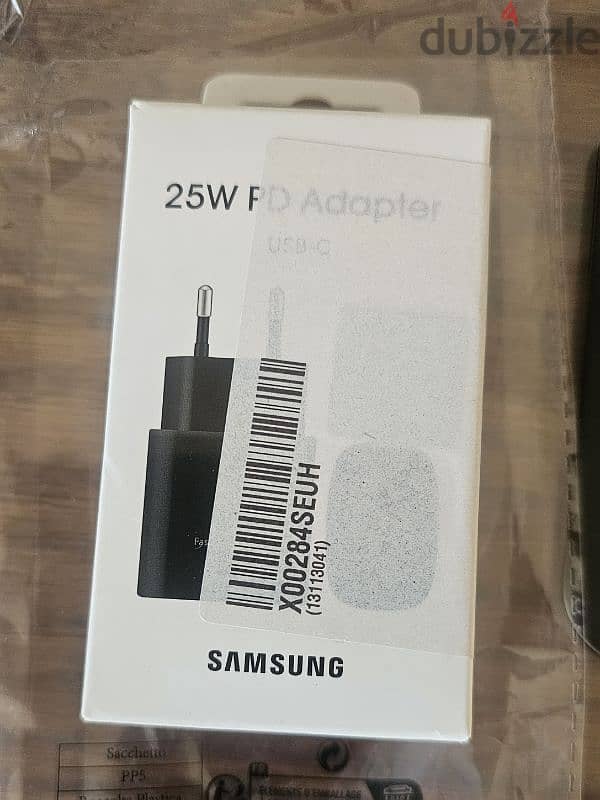 S10 + plus 3 screen protectors + camera screen + charger 3