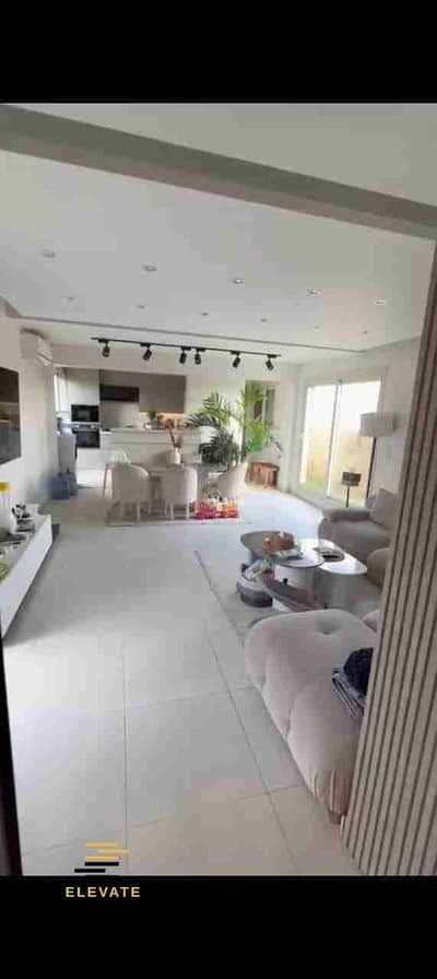 Studio for sale in stone