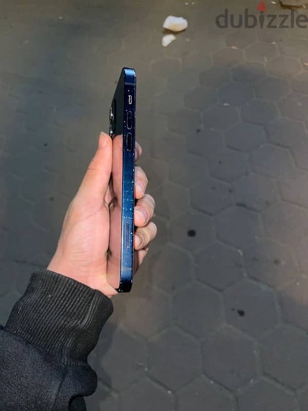 iPhone 12 4