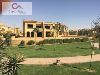 فيلا قصرفاخر بكبموند لاتيرا بجوار الجامعة الامريكية بسعر مميز