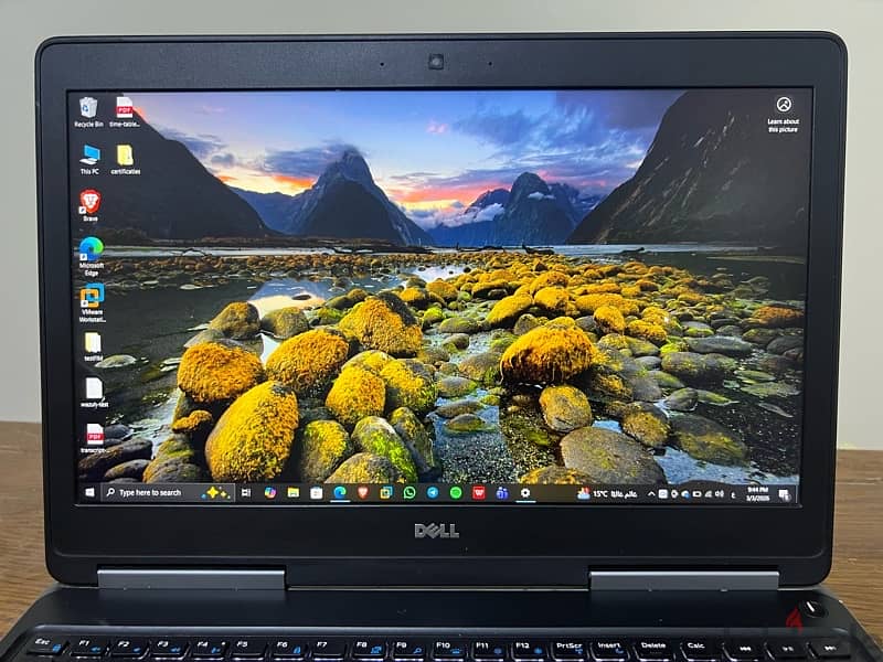 DELL Precision 7520 العملاق 1