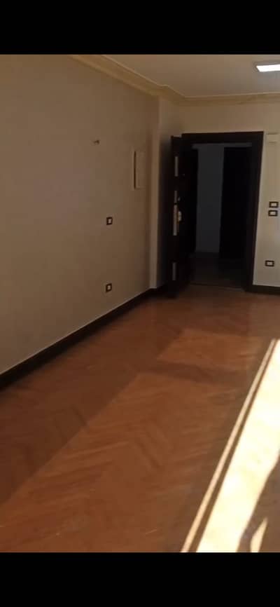 Apartment for sale in Madinaty, 96 meters, finished, very special location, in front of Al-Astarb Mall, view parking floor, at an excellent price, Mad