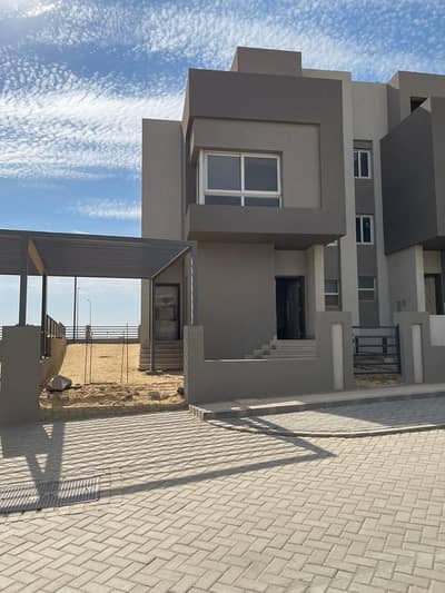 Etapa - City Edge for sale townhouse كورنر 291m land area 320m building area garden 190m ground, first, roof 4 rooms 4 bathrooms maid's room and bathroom half finish, delivery