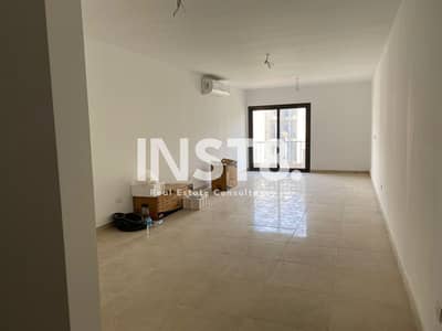 شقة مميزو للبيع جديدة كليا وبسعر مغري في فيفث سكوير