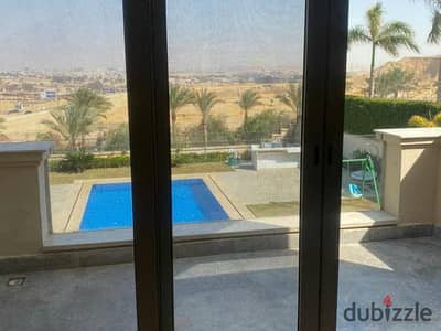 فيلا فاخرة بحمام سباحة - مفروشة بالكامل - تشطيب فاخر للايجار في اب تاون كايرو - المقطم - القاهرة