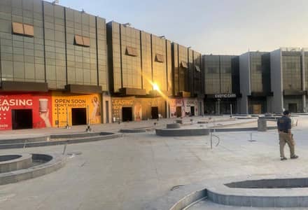 وحدة مميزة تصلح بنك فيو مميز للايجار  في قلب الجولدن سكوير - التجمع الخامس - القاهرة الجديدة
