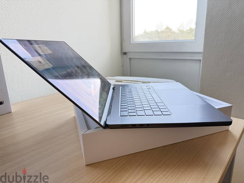 MacBook Pro M3 16' 18gb 96% battery BOX 5