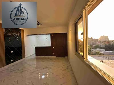 Opportunity for luxurious living and excellent investment Studio for sale 70m in Sarayat Al-Maadi, 9th main street, among restaurants, global brands, and foreign shops