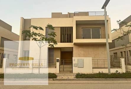 فيلا من بالم هيلز 375 متر بفيو لاند سكيب للبيع برايم لوكيشن في الكمبوند